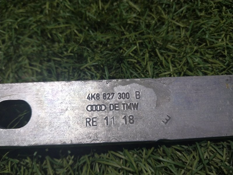 Петля крышки багажника