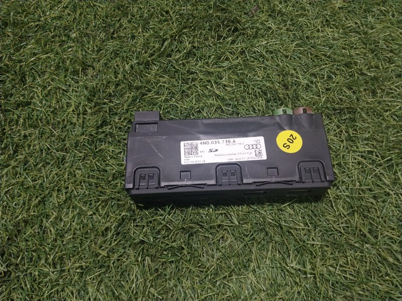 Гнездо AUX / USB IN