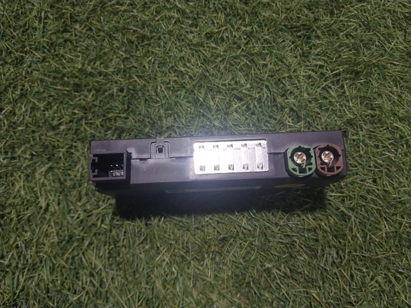 Гнездо AUX / USB IN