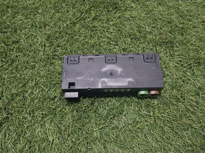 Гнездо AUX / USB IN