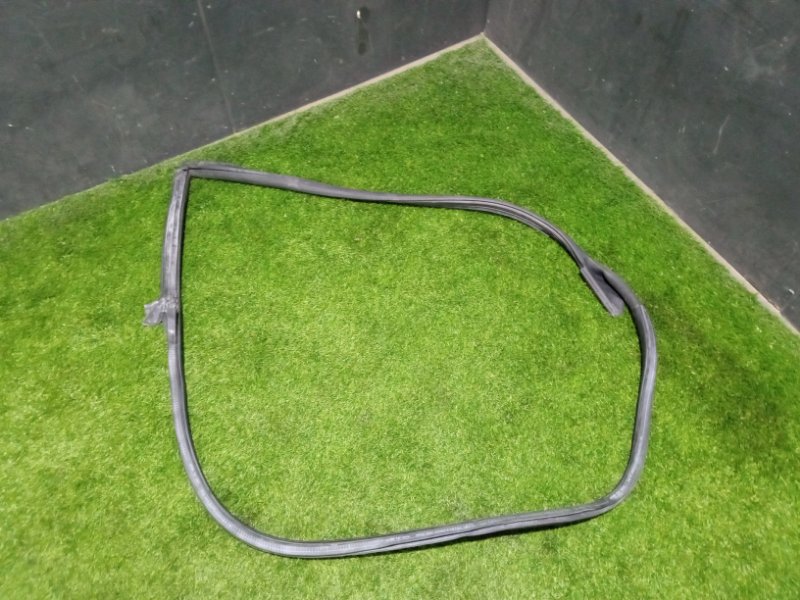 Уплотнитель двери