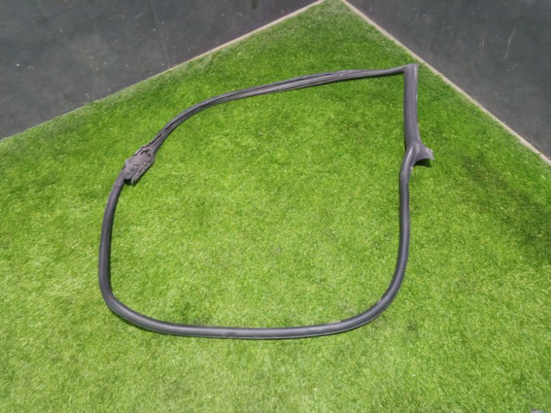 Уплотнитель двери