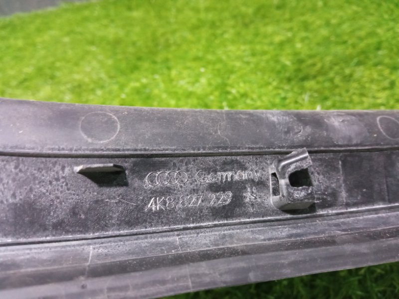 Накладка двери багажника