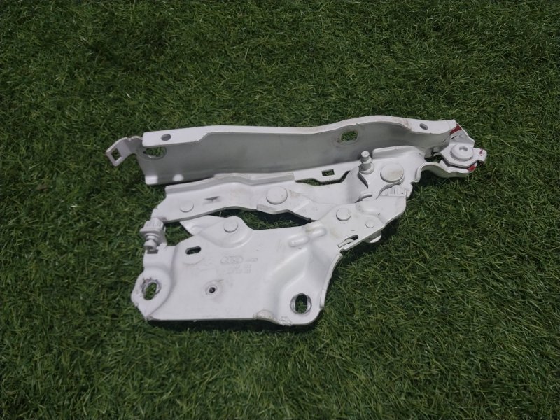 Петля капота правая