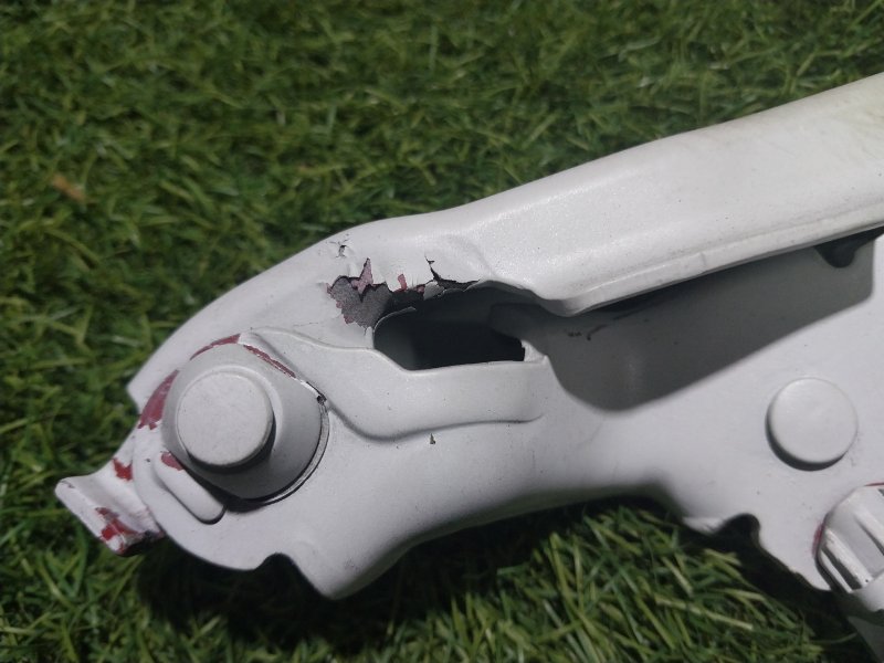 Петля капота правая