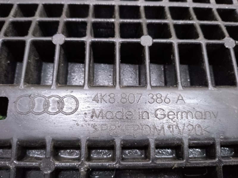 Кронштейн заднего бампера