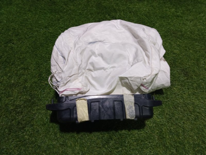 Подушка безопасности пассажирская (в торпедо)