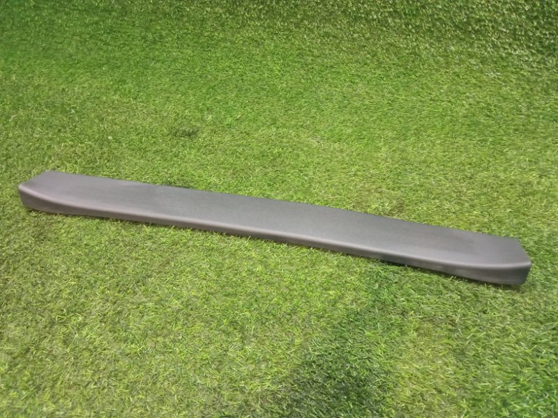 Обшивка двери багажника