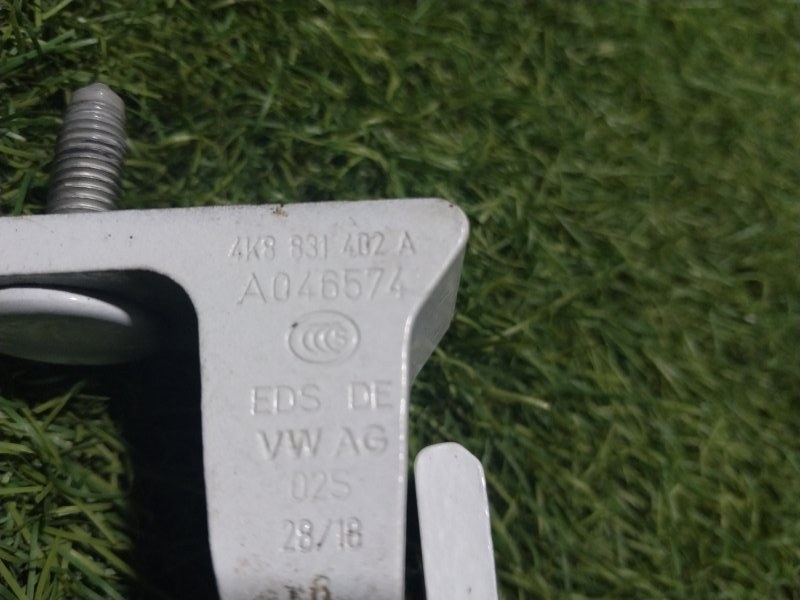 Петля двери