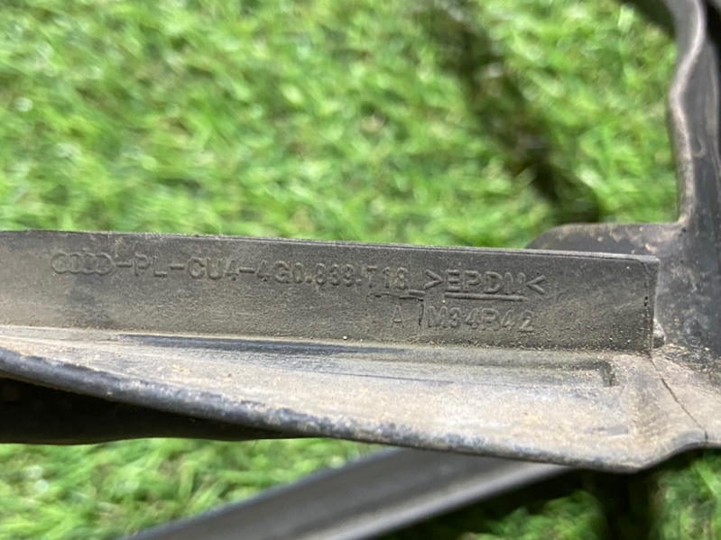 Уплотнитель задней левой двери