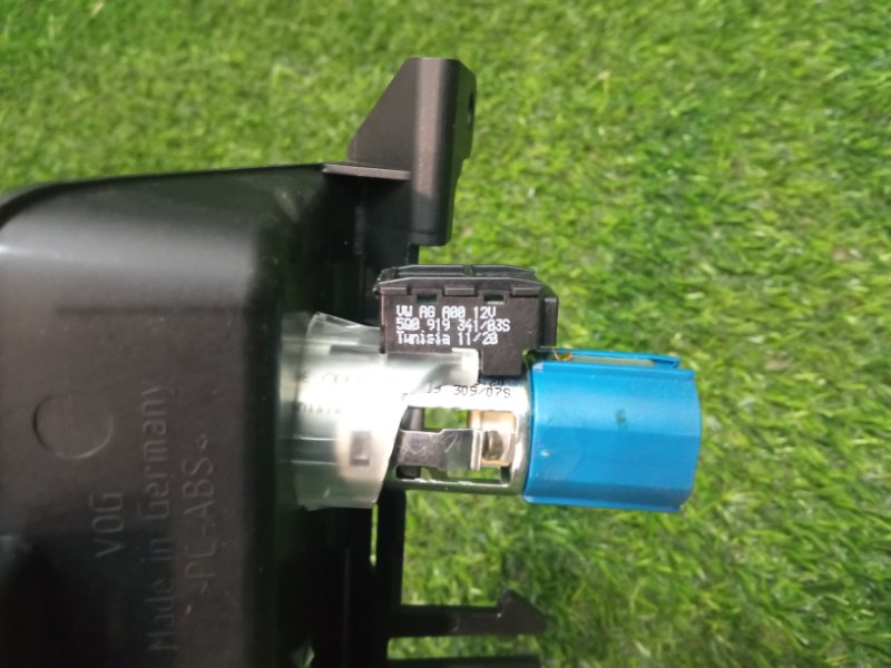 Гнездо AUX / USB IN