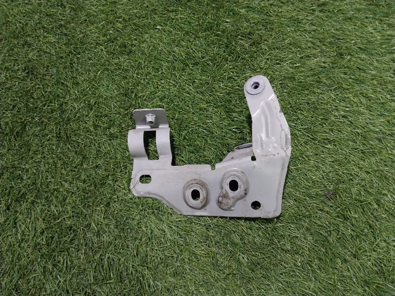 Кронштейн крепления крыла