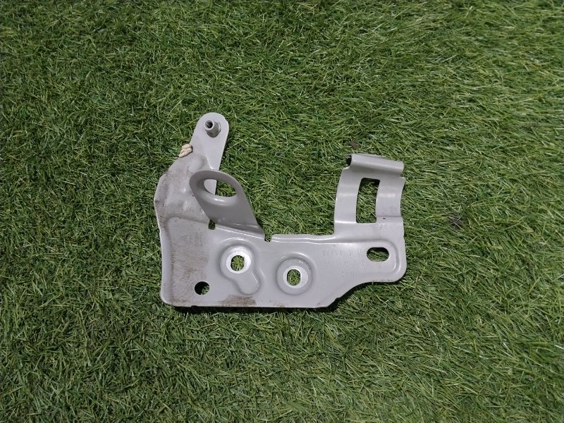 Кронштейн крепления крыла