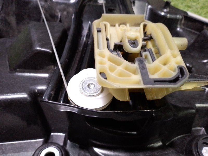 Стеклоподъемник электр. задний правый