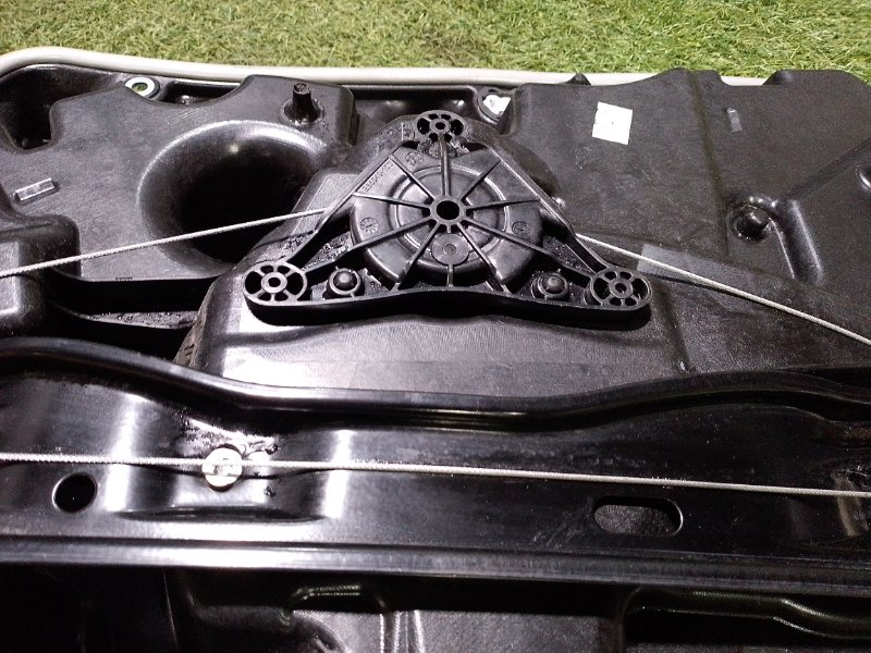 Стеклоподъемник электр. задний правый