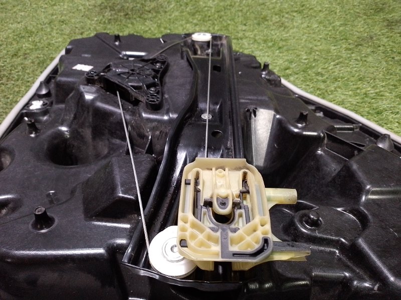 Стеклоподъемник электр. задний правый