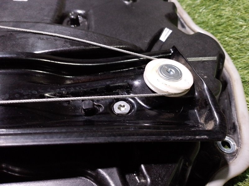 Стеклоподъемник электр. задний правый