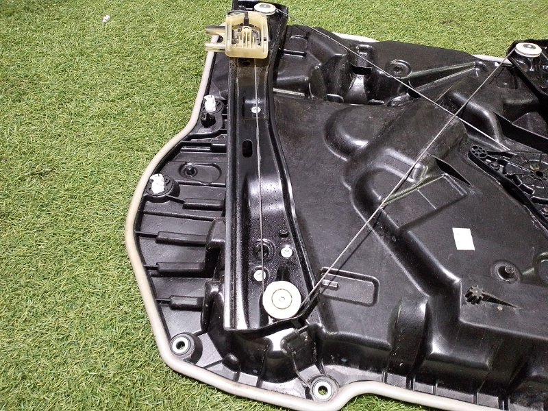 Стеклоподъемник электр. передний правый