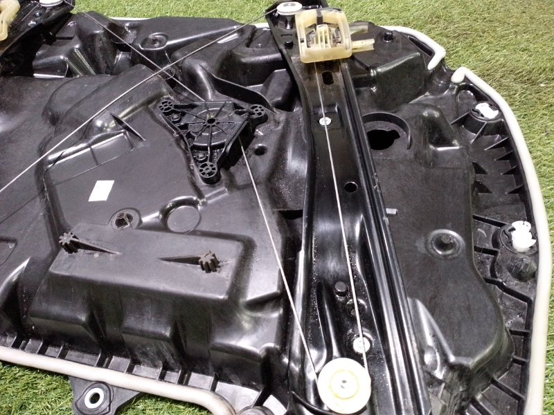 Стеклоподъемник электр. передний правый