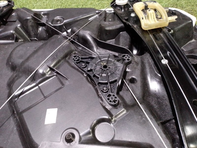 Стеклоподъемник электр. передний правый