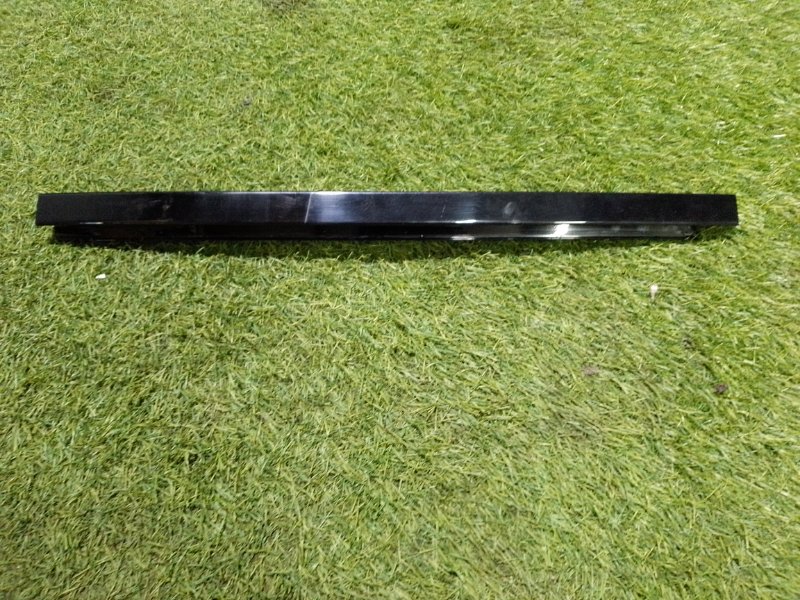 Молдинг задней правой двери