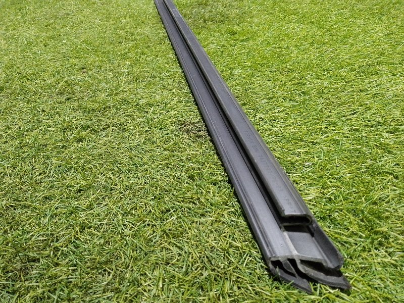 Уплотнитель (бархотка) стекла двери