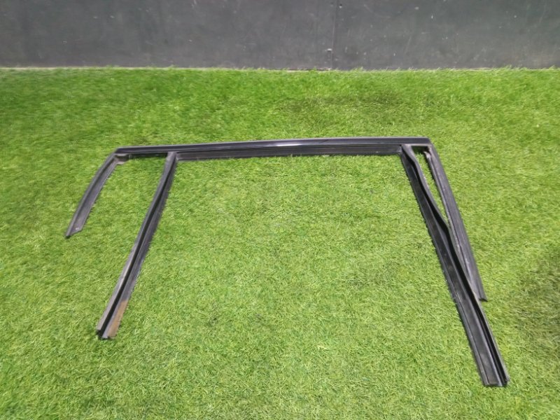 Накладка стекла заднего правого