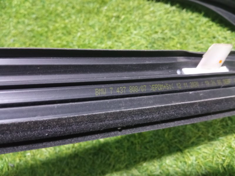 Накладка стекла заднего правого