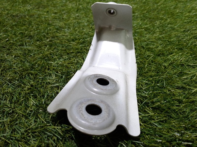 Кронштейн крепления крыла