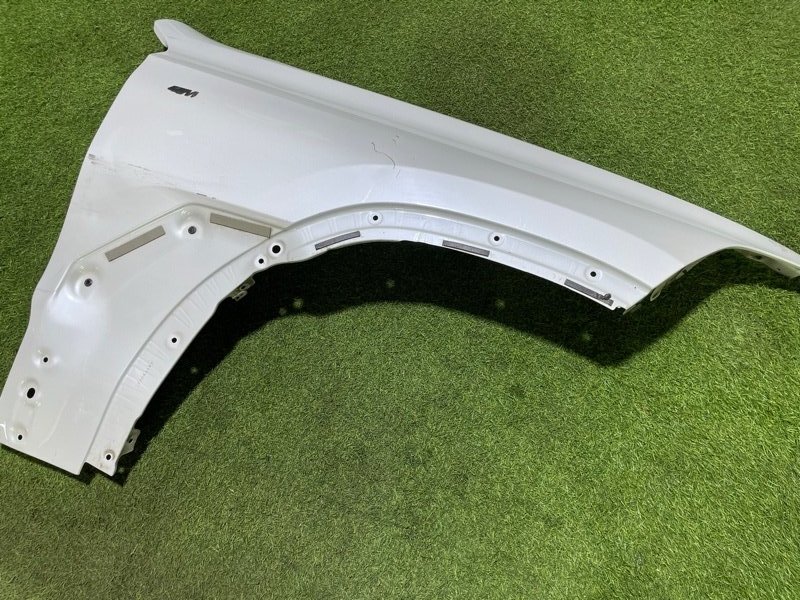 Крыло переднее правое