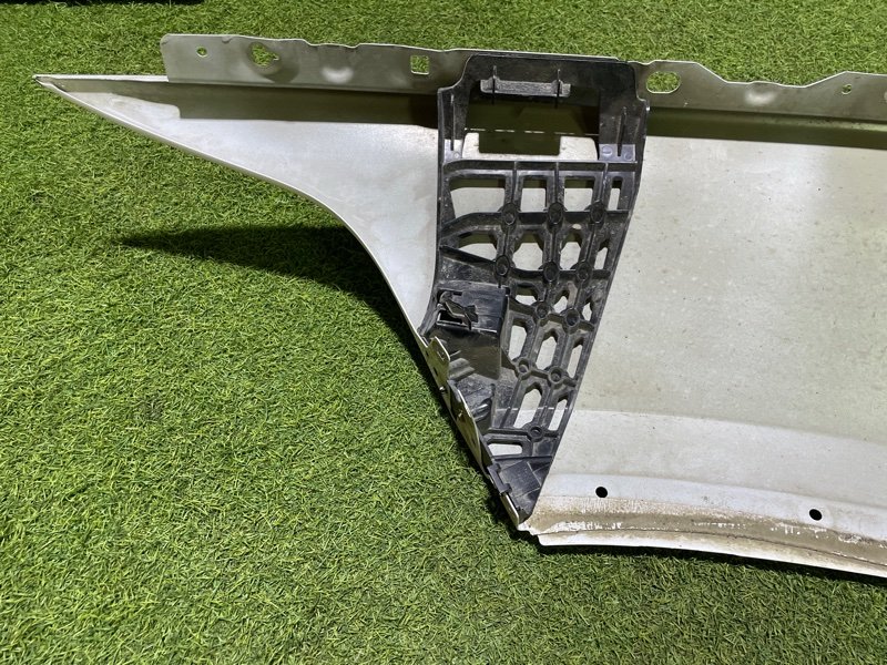 Крыло переднее правое