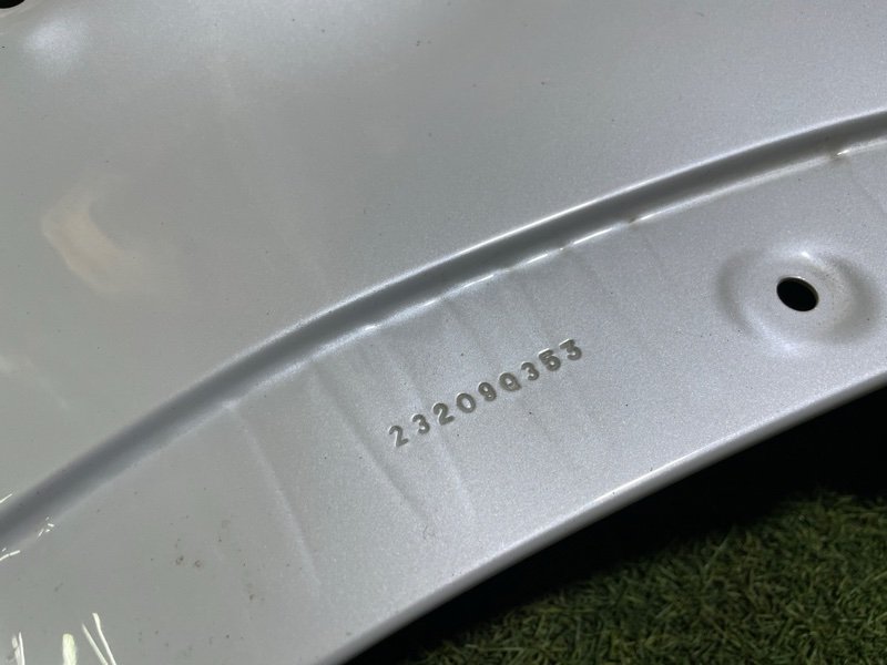 Крыло переднее правое