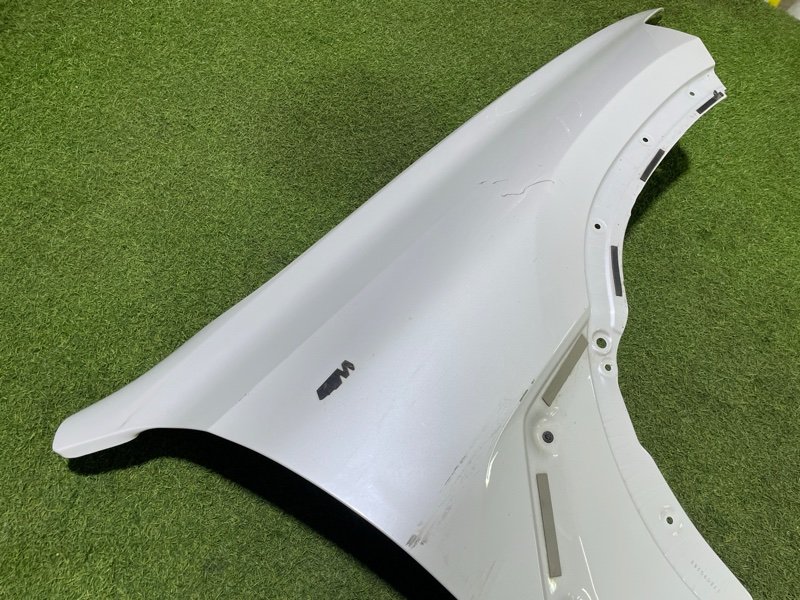 Крыло переднее правое