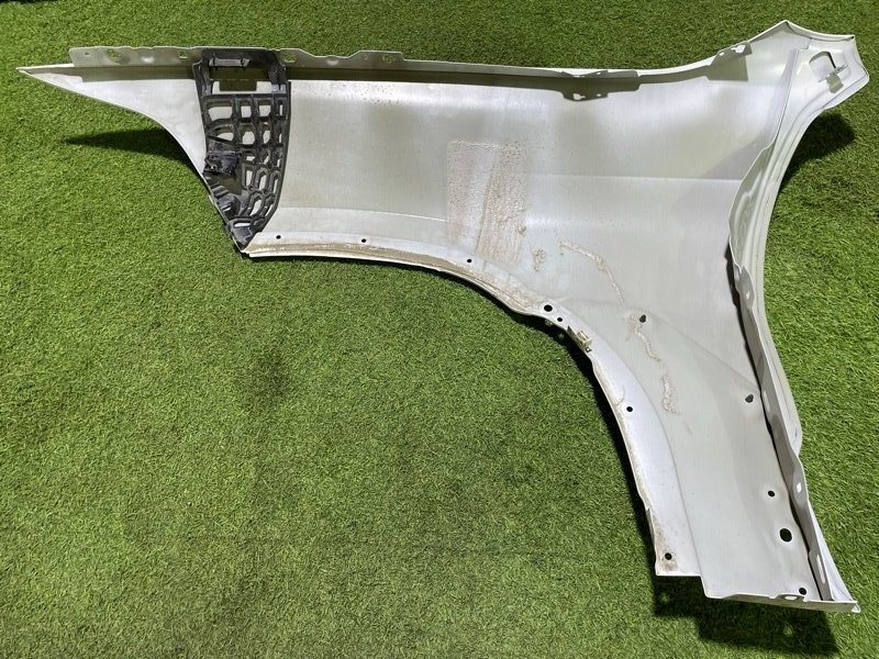 Крыло переднее правое