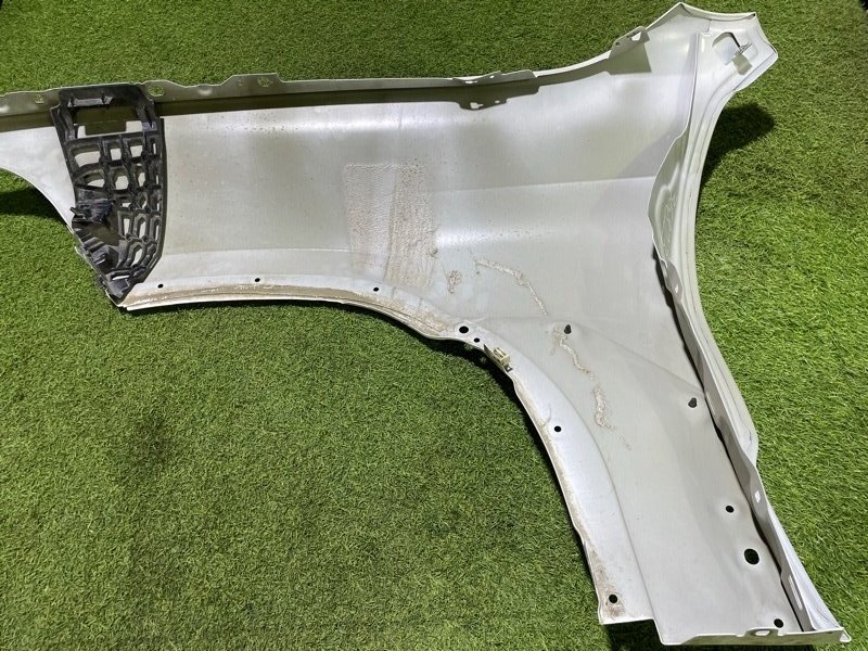 Крыло переднее правое