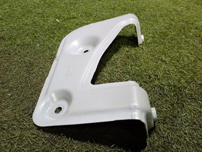 Кронштейн крепления крыла