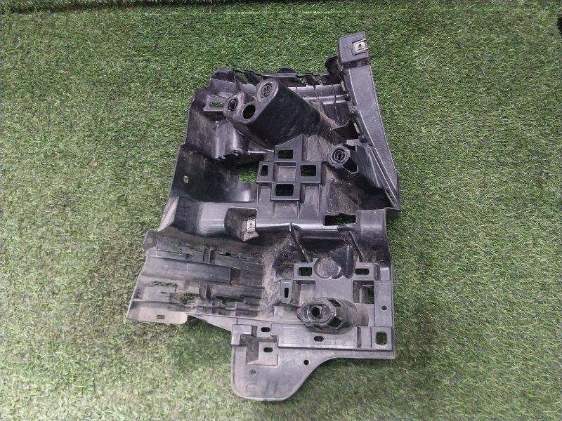 Кронштейн заднего бампера правый