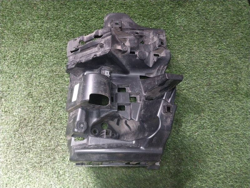 Кронштейн заднего бампера правый