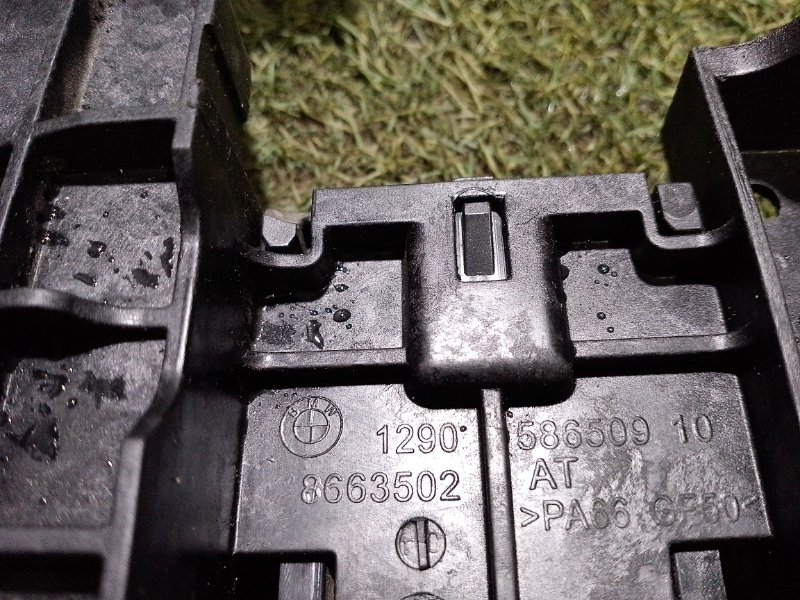 Кронштейн блока управления двигателем