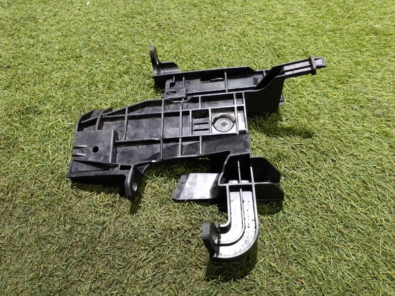 Кронштейн блока управления двигателем