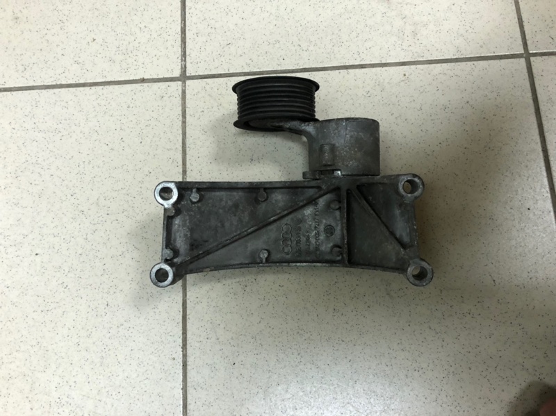 Кронштейн генератора