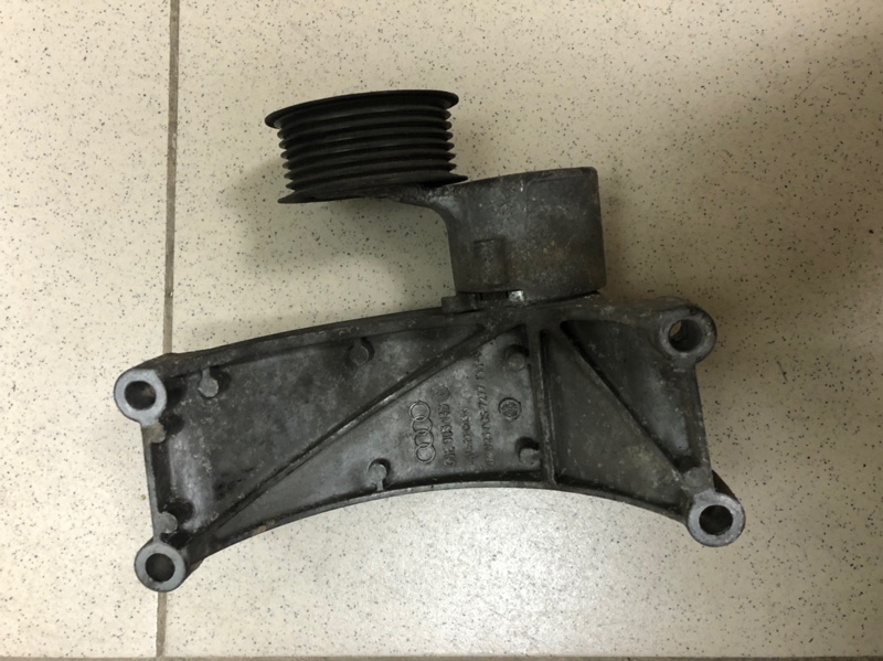 Кронштейн генератора