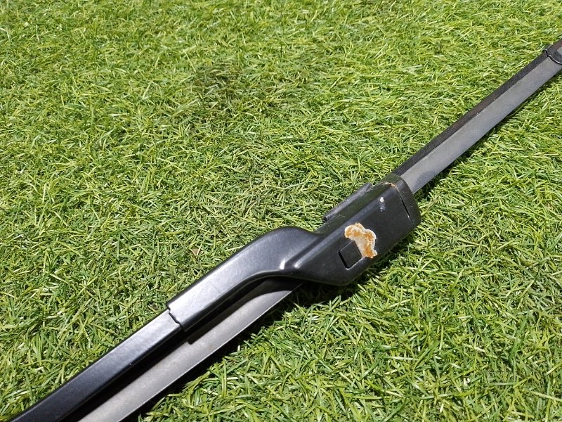 Поводок стеклоочистителя передний левый