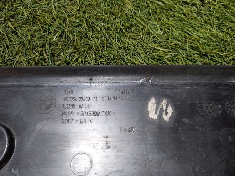 Накладка крышки багажника