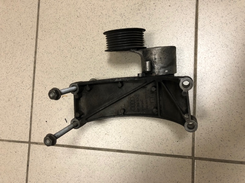 Кронштейн генератора