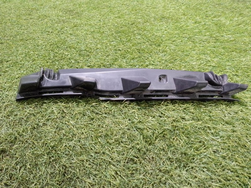 Кронштейн фар левый