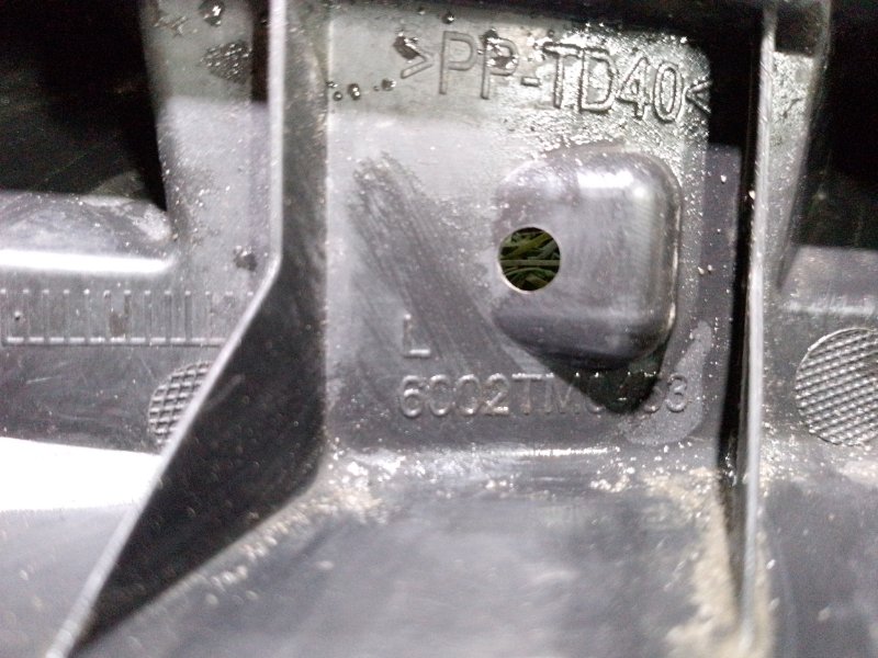 Кронштейн фар левый