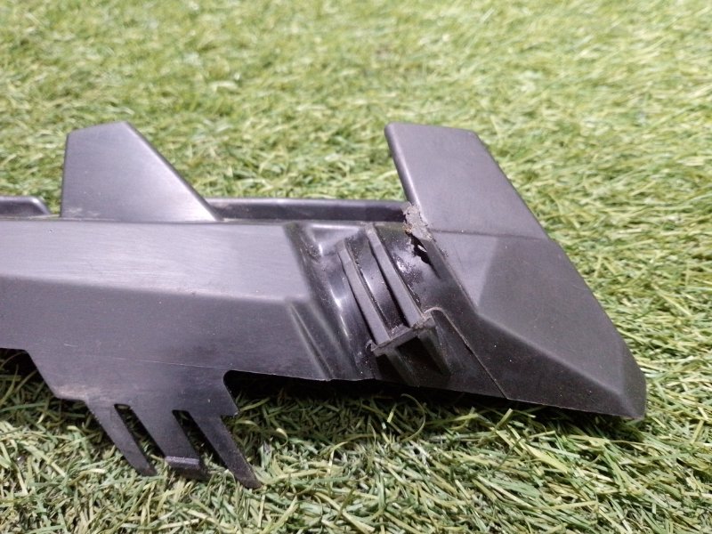 Кронштейн фар левый