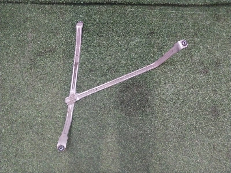 Кронштейн крепления топливного бака