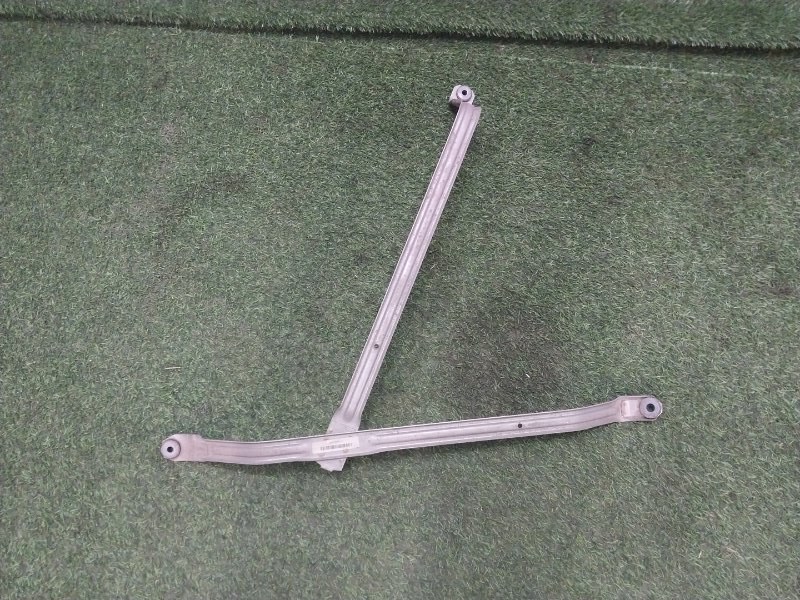 Кронштейн крепления топливного бака